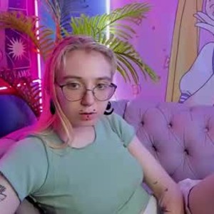 chaturbate frizen_surreals Live Webcam Featured On onaircams.com