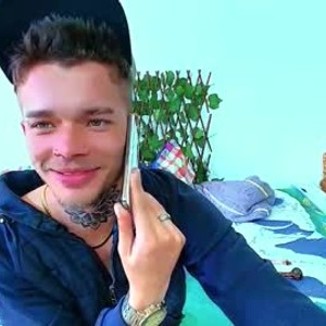 Cam boy goldy_loyal99