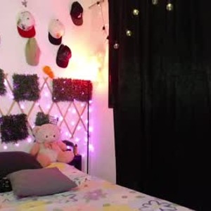 Cam boy horny_petite_bri