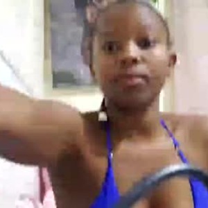 chaturbate isabella_axie webcam profile pic via iluvcams.com