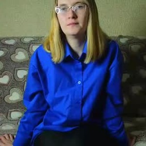 girlsupnorth.com julia_innocence livesex profile in natural cams