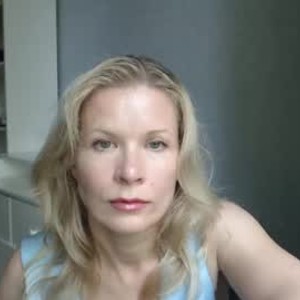 livesexr.com julialav livesex profile in blonde cams