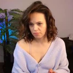 sexcityguide.com kiraenergy livesex profile in skinny cams