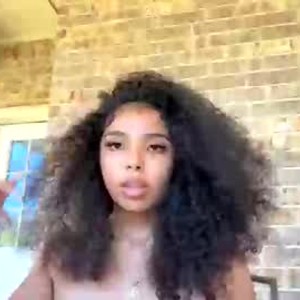 chaturbate kittyizzy0_0 webcam profile pic via pornsexycams.com