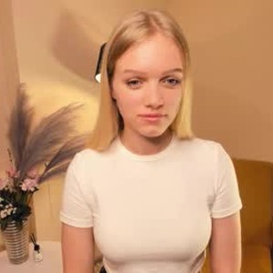 glamcambabes.com kizzy_crazy livesex profile in blond cams