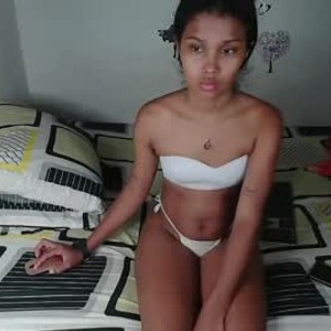 lesbianlivesexcams.com lady_nahela livesex profile in ebony cams