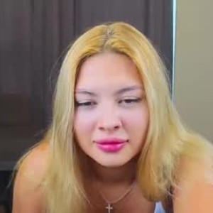 xxx-topcamgirls.com lara_meeow livesex profile in blonde cams