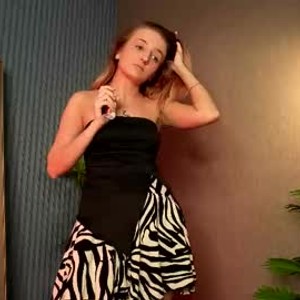 pornos.live laracroftsmansion livesex profile in petite cams