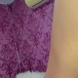 lauraa_saenzz webcam livesex profile on iluvcams.com
