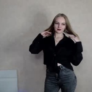 chaturbate lia_flirt webcam profile pic via badgirlwebcam.com