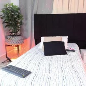 chaturbate lillyhill webcam profile pic via pornsexycams.com