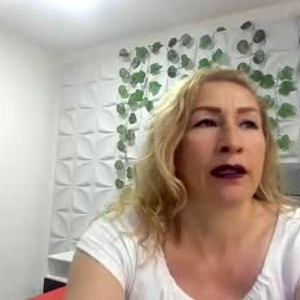 cheapadultsexcams.com lilyqueen_cg livesex profile in sexy cams