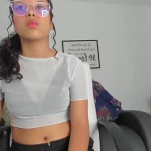 xxx-topcamgirls.com little_lilith_apple livesex profile in latina cams