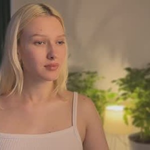 chaturbate lora_hellyeah webcam profile pic via sexlivecamsites.com