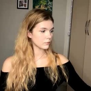 elivecams.com louettawaaga livesex profile in shy cams