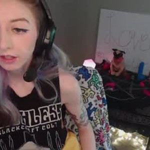 Cam girl lovelylittlelucyy