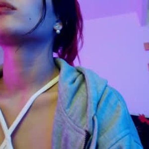 sleekcams.com lucii_19 livesex profile in smoke cams