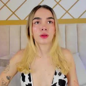 chaturbate lucyvega11 webcam profile pic via bestlivesexchat.com