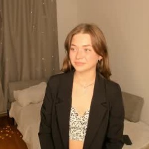 xxx-topcamgirls.com luna_rove livesex profile in petite cams