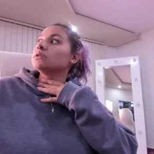 pornos.live luu_cyy livesex profile in latina cams