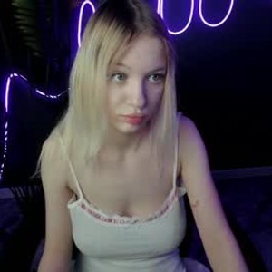 free6cams.com mia_cuddle livesex profile in blonde cams