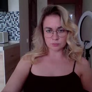 glamcambabes.com milasia livesex profile in mom cams