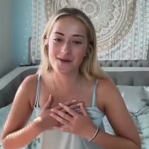 xxx-topcamgirls.com misslaceyy livesex profile in blonde cams