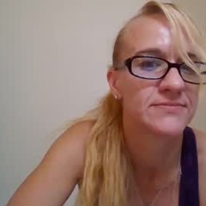 chaturbate mmmslutkitten webcam profile pic via livesexasiancams.com