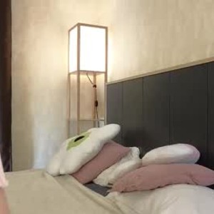sexchat-joy.com moonfizzie livesex profile in skinny cams