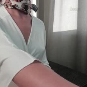 chaturbate mslaurika webcam profile pic via sexcityguide.com