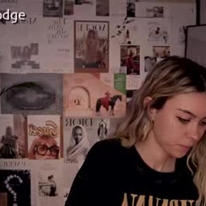 livesex.fan nika_lodge_official livesex profile in creamy cams