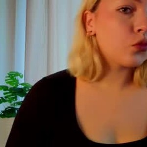 livestrip-joy.com nikadreem livesex profile in shy cams