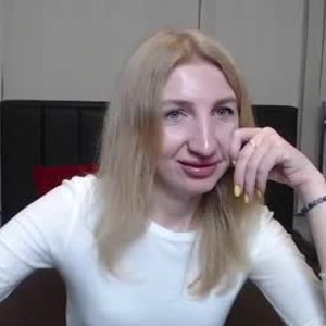 Camgirl is actually offline