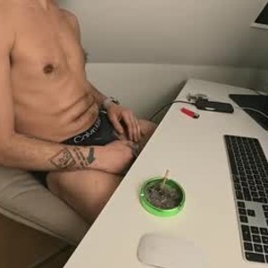 Cam boy playingwithass