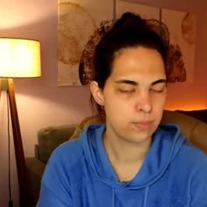 chaturbate posh_kira webcam profile pic via cam-performer.com