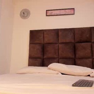 chatnmate.com queen__violeet livesex profile in natural cams