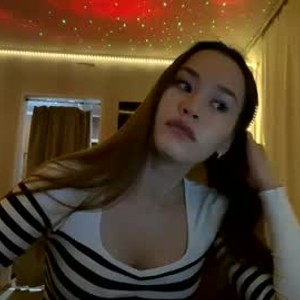 xxx-topcamgirls.com regina1028 livesex profile in nude cams