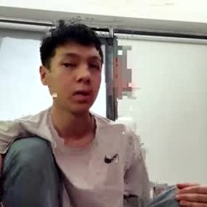 Cam boy respirra
