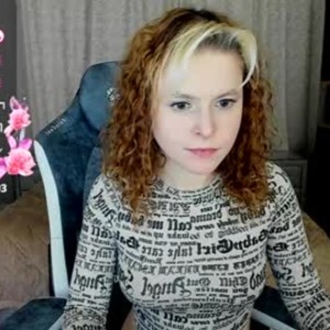 girlsupnorth.com rocky_foxy livesex profile in bigpussy cams