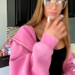 sarabrust webcam livesex profile on glamcambabes.com