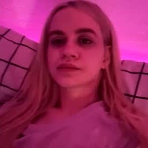 sempaipomogi webcam livesex profile on watchgirlcam.com