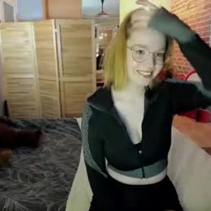 livesexr.com shinnyvibes livesex profile in redhead cams