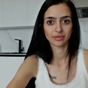 siliconetits_brunette