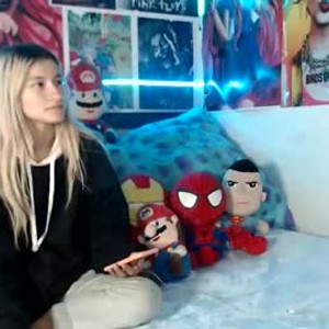 Camgirl is actually offline