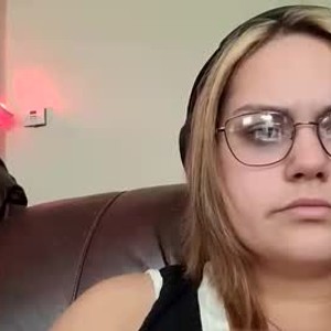 chaturbate sweet_lil_kiitty_lilly webcam profile pic via cam-performer.com
