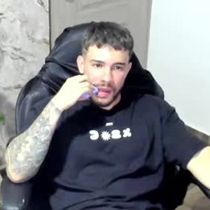 Cam boy valenthinoking