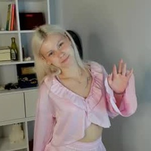 xxx-topcamgirls.com vilvetvixen livesex profile in shy cams