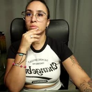 chaturbate vixen_degree webcam profile pic via elivecams.com