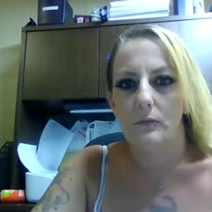 chaturbate xoxolovermilfxoxo webcam profile pic via pornos.live