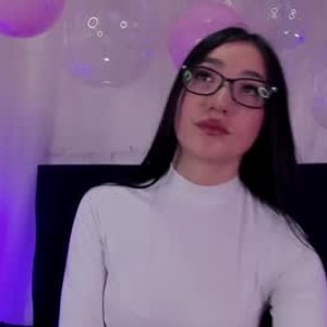 xxx-topcamgirls.com yensy_smith livesex profile in latina cams